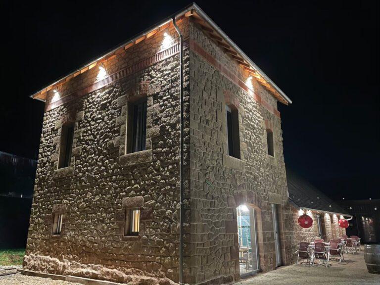 Façade de la boutique caviste vin d'olivier à Saint pantaleon de Larche
